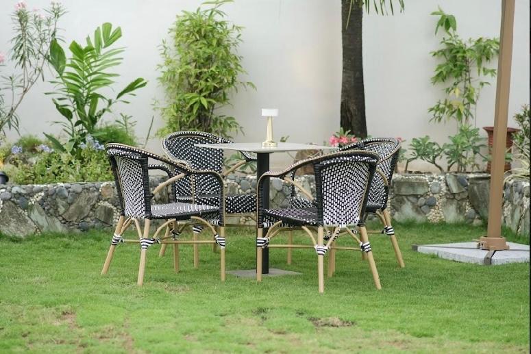 Honey Suite Room Inside Bee Cafe Cebu At Ayala Area מראה חיצוני תמונה